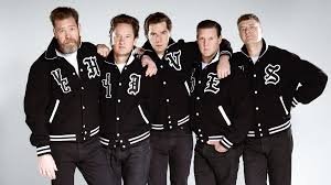 🎵The Hives y su truco maestro: cuando una banda sueca se inventó un pasado para conquistar América